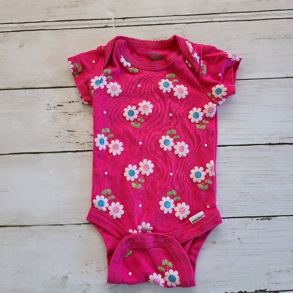 ♡ 5/$20 - Onesie Girl's Magenta Pink Floral Short Sleeve Bodysuit 0-3mo. - Picture 1 of 6